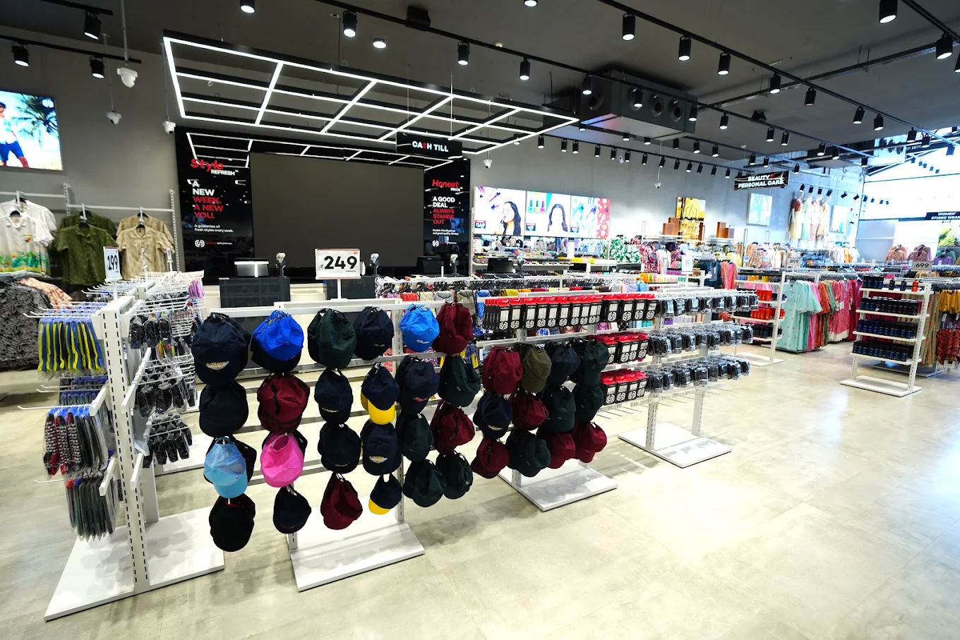 Style Union interior at Kapali Mall showing accessories and apparel