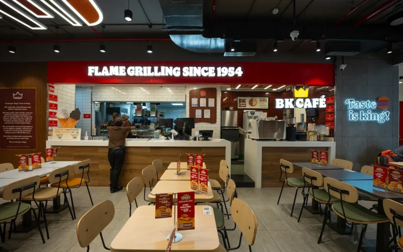 Where to Eat Near Majestic: Quick Bites and Family Dining Options
